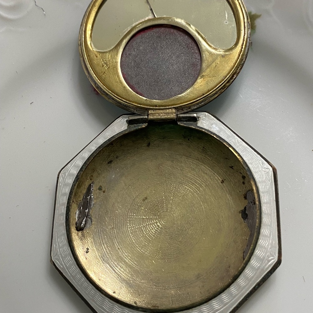 Vintage Compact with Floral Design (Final Price) - Picture 3 of 5